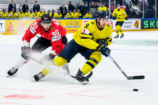 Ryan O’Reilly of Canada and Linus Karlsson of Sweden