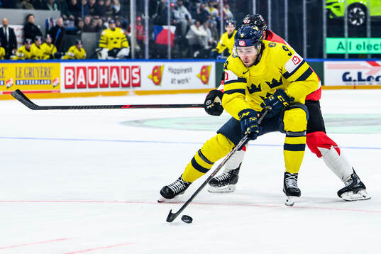 Linus Karlsson of Sweden and Ryan O’Reilly of Canada