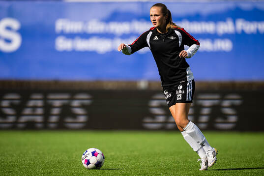 Karna Sæther Sødahl of Rosenborg warms up