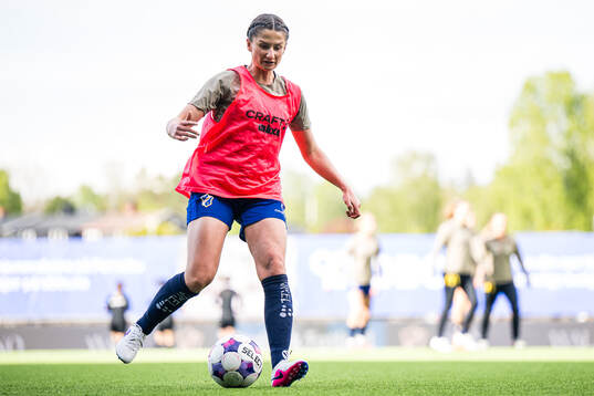 Silje Bjørneboe of Stabæk warms up