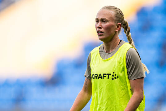 Emilie Bølviken of Stabæk warms up