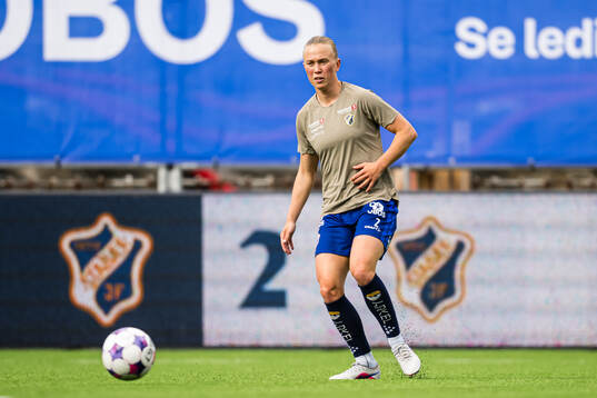 Emilie Bølviken of Stabæk warms up