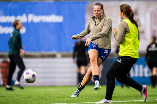Mille Helland Flø of Stabæk warms up