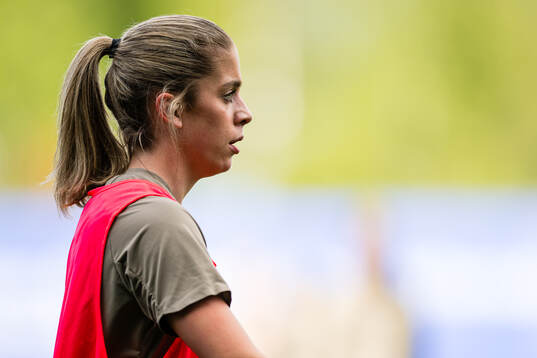 Sandra Pallesen-Nygård of Stabæk warms up
