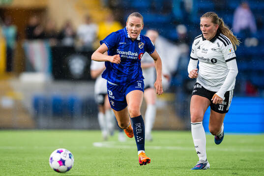 Anna Malmin of Stabæk and Andrea Buberg of Rosenborg