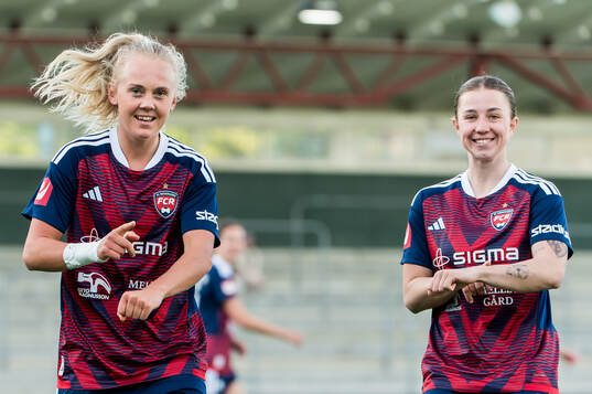 Rosengårds Molly Johansson och Anastasiya Pabiahaila jublar