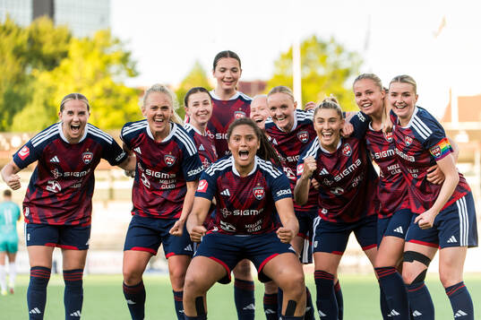 Rosengårds Jo-Anne Agbor Tataw Cronquist jublar med