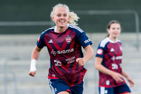Rosengårds Molly Johansson jublar