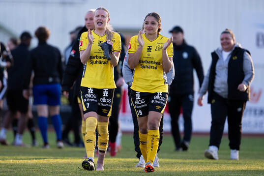 Elfsborgs Hanna Jiozon och Jennifer Brinck jublar