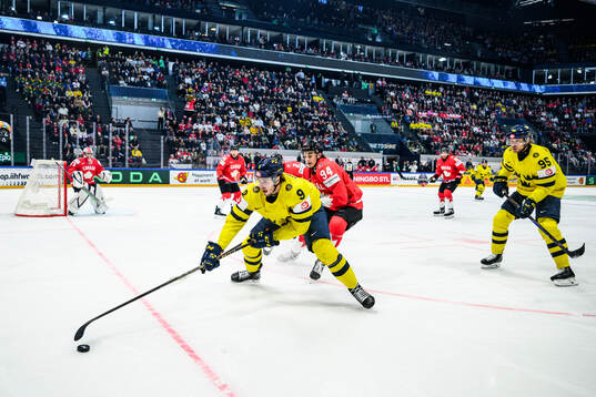 Linus Karlsson of Sweden and Porter Martone of Canada