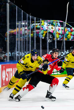 Jacob De La Rose of Sweden and Porter Martone of Canada