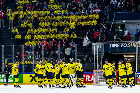 Players of Sweden looks dejected
