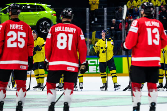 Lucas Raymond of Sweden looks dejected
