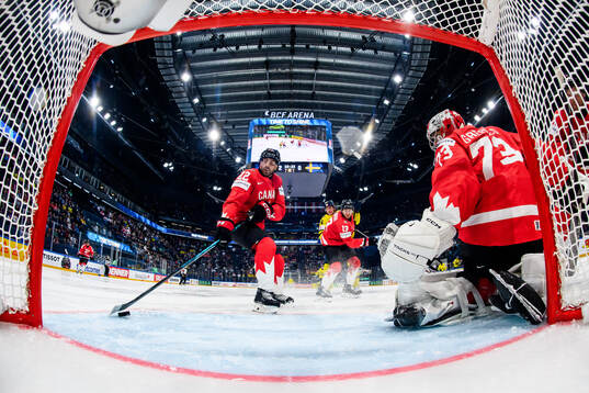 Evan Bouchard and Jet Greaves of Canada