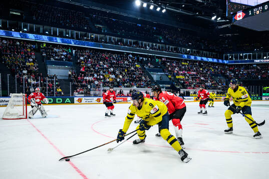 Linus Karlsson of Sweden and Porter Martone of Canada