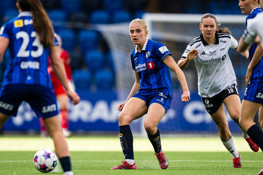 Celia Lind Halvorsen of Stabæk and Rebecka Wanvik Holum of