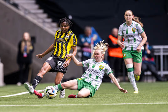 Häckens Halimatu Ibrahim Ayinde och Hammarbys Emilie Joramo