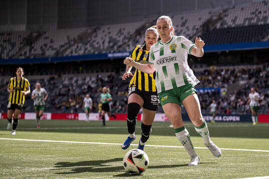 Häckens Felicia Schröder och Hammarbys Gudrun Arnardottir