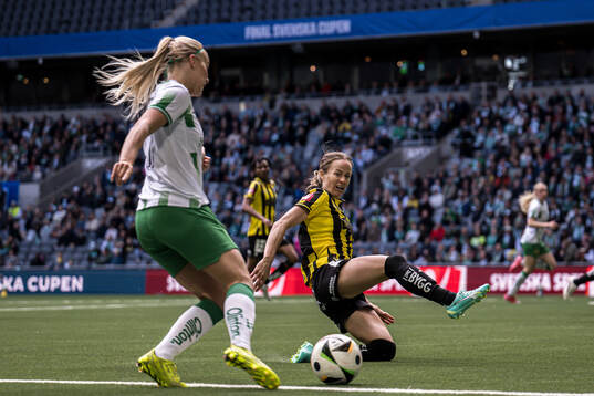 Hammarbys Stina Lennartsson och Häckens Aivi Luik