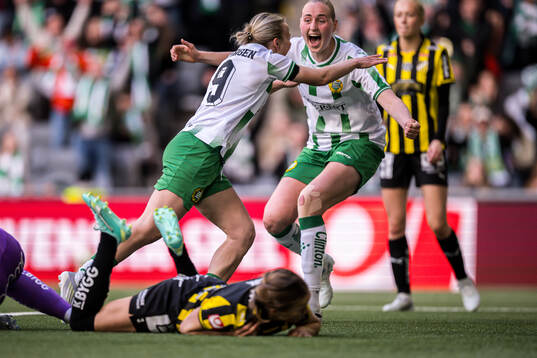 Hammarbys Mari Nyhagen och Emilie Bragstad jublar