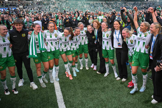Hammarbys spelare jublar