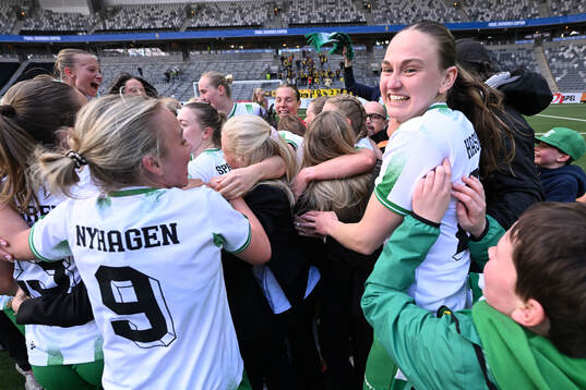 Hammarbys Mari Nyhagen och Vilde Hasund jublar