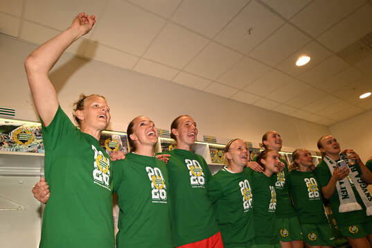 Hammarbys spelare jublar