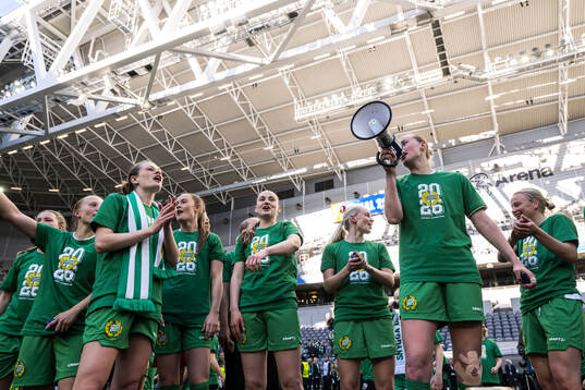 Hammarbys Sofia Reidy, Vilde Hasund och Emilie Bragstad