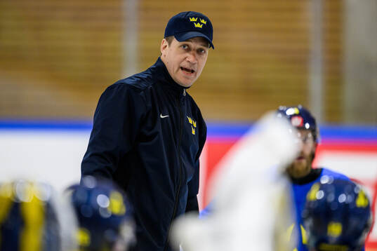 Head coach Sam Hallam of Sweden at a practice session