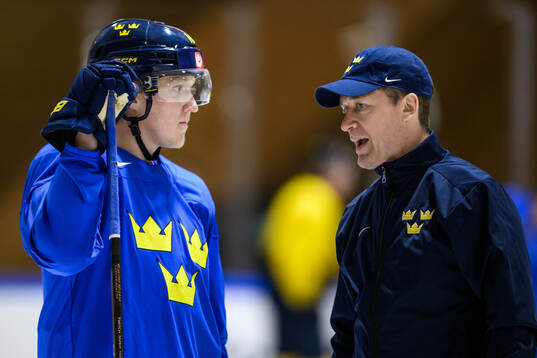 Simon Holmström and Head coach Sam Hallam of Sweden at a