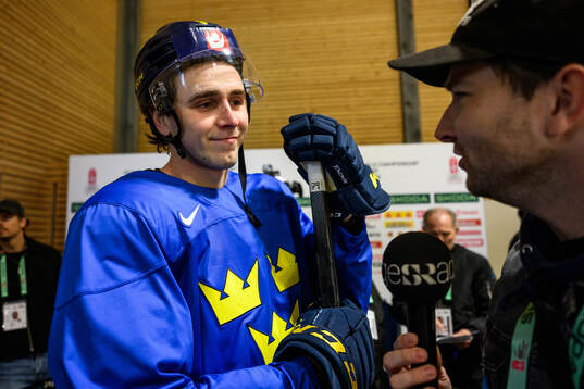 Linus Karlsson of Sweden speaks to media