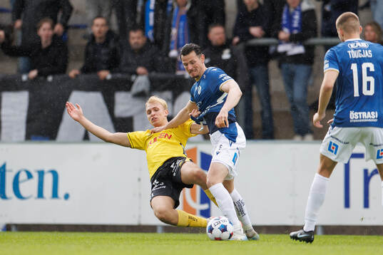 Elfsborgs Leo Östman och Halmstads Pascal Gregor