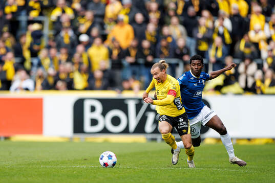 Elfsborgs Niklas Hult och Halmstads Koudou Marvin Axel