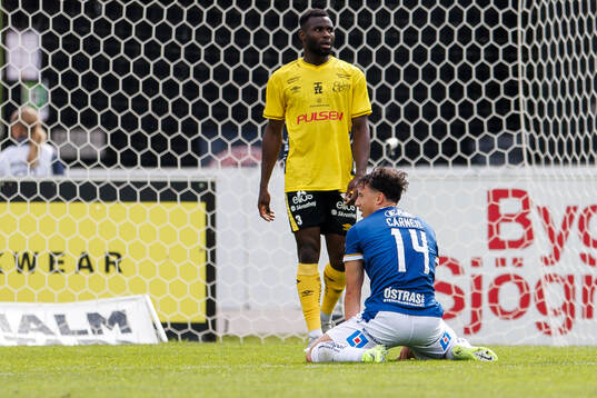 Elfsborgs Buhari Ibrahim och Halmstads Hussein Carneil
