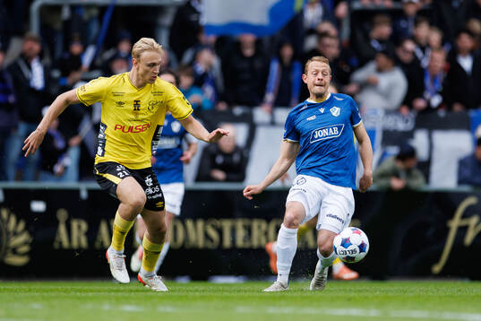 Elfsborgs Leo Östman och Halmstads Joel Allansson