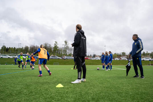 En ledare från Göteborgs distrikt och Mats Gren, Svenska