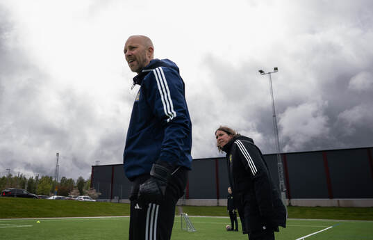 En ledare från Göteborgs distrikt och Karin Breding,