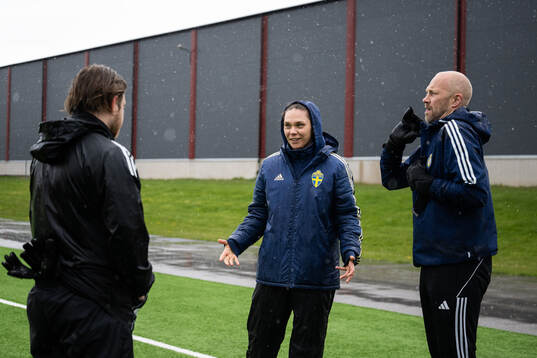 En ålvaktsinstruktör från Svenska Fotbollsförbundet,