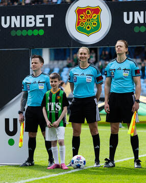 Assisterande domare Robin Wilde, domare Tess Olofsson och