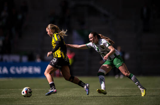 Häckens Pernille Sanvig och Hammarbys Vilde Hasund