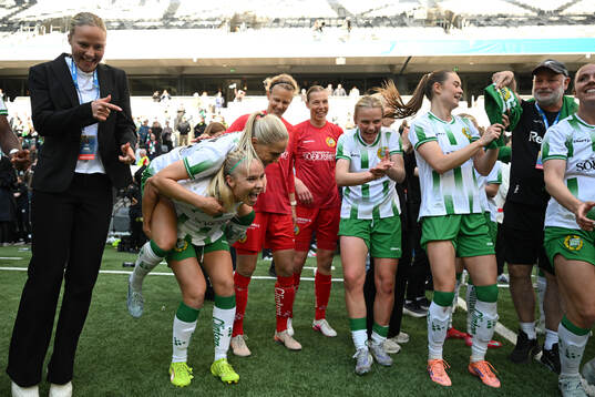 Hammarbys Alice Carlsson och Stina Lennartsson  jublar