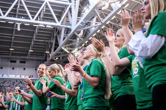 Hammarbys målvakt Melina Loeck jublar