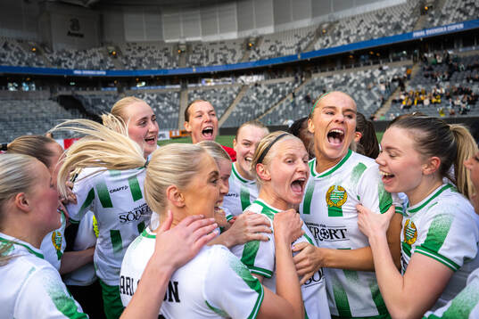 Hammarbys Alice Carlsson och Stina Lennartsson jublar på