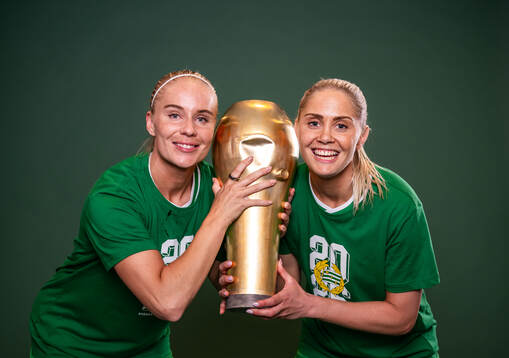 Hammarbys Stina Lennartsson och Alice Carlsson jublar och