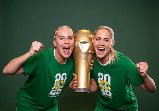 Hammarbys Stina Lennartsson och Alice Carlsson jublar och