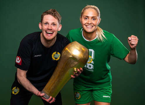 Hammarbys tränare William Strömberg Alice Carlsson jublar