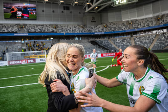 Hammarbys Alice Carlsson jublar på slutsignal