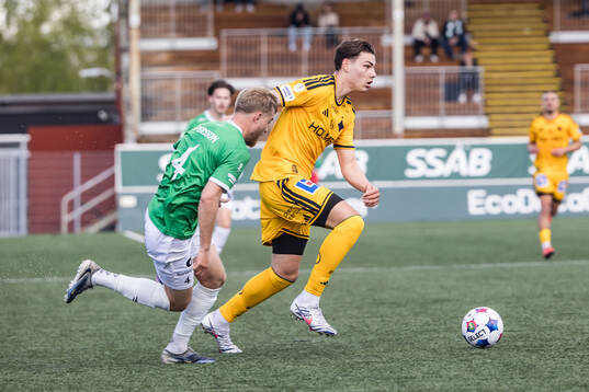 Brages Malte Persson och IFK Norrköpings Albert Aleksanjan