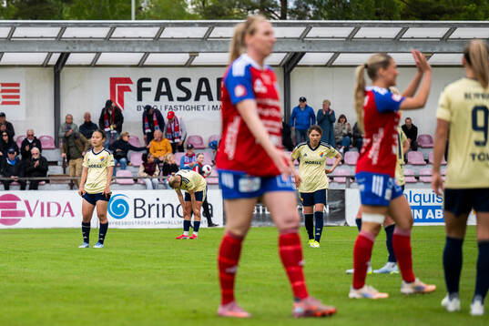 Djurgårdens Urara Watanabe och Maho Hirosawa deppar