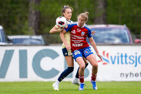 Vittsjös Sofie Rewucha och Djurgårdens Selma Larsen